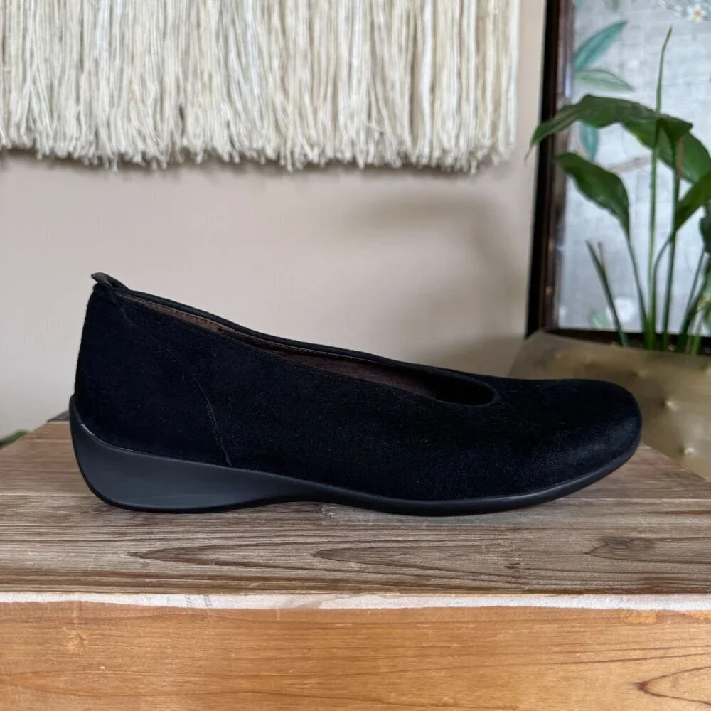 Wolkey Black Suede Slip on Comfort Rubber Bottom Sole Ballet Flats Size 10.5